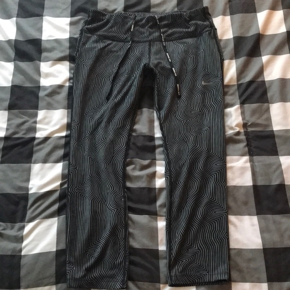 Women’s NIKE Dri-Fit Black Gray FINGERPRINT Design Leggings Sz M - Picture 2 of 11